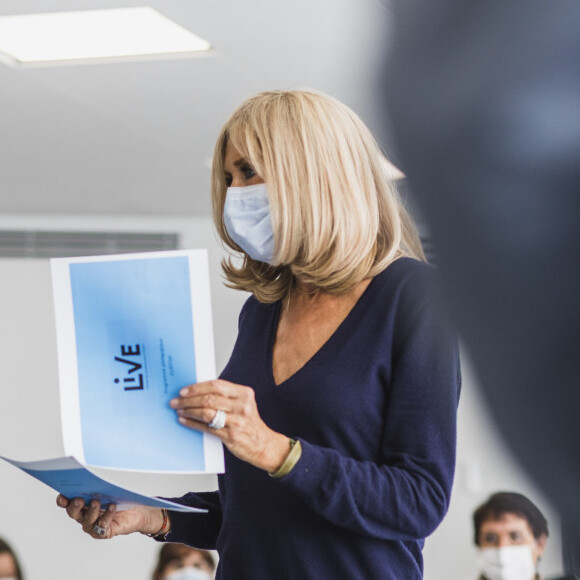 Brigitte Macron en rencontre avec les intervenants de L'institut des Vocations pour l'Emploi à Clichy-sous-Bois le 9 septembre 2020