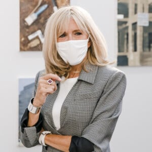 Brigitte Macron en visite à l'exposition Art Paris 2020 au Grand Palais à Paris le 12 septembre 2020