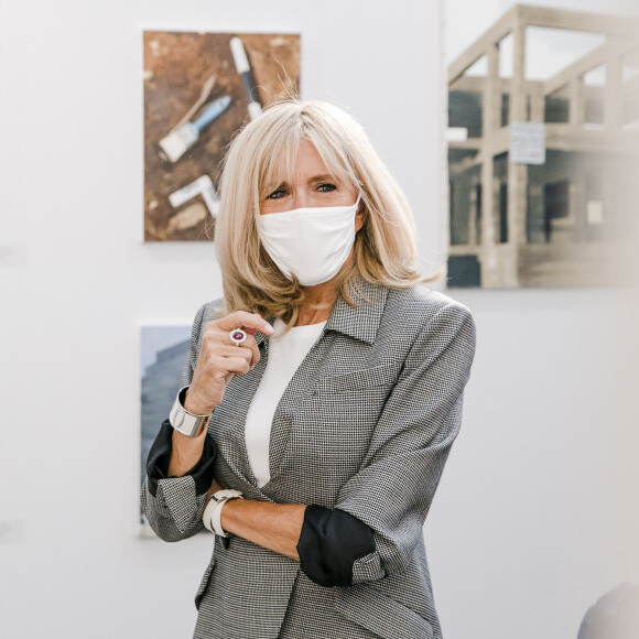 Brigitte Macron en visite à l'exposition Art Paris 2020 au Grand Palais à Paris le 12 septembre 2020