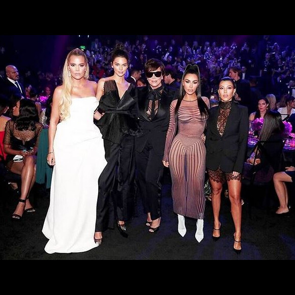 Khloé Kardashian, Kendall Jenner, Kris Jenner, Kim et Kourtney Kardashian aux E! People's Choice Awards. Janvier 2019.