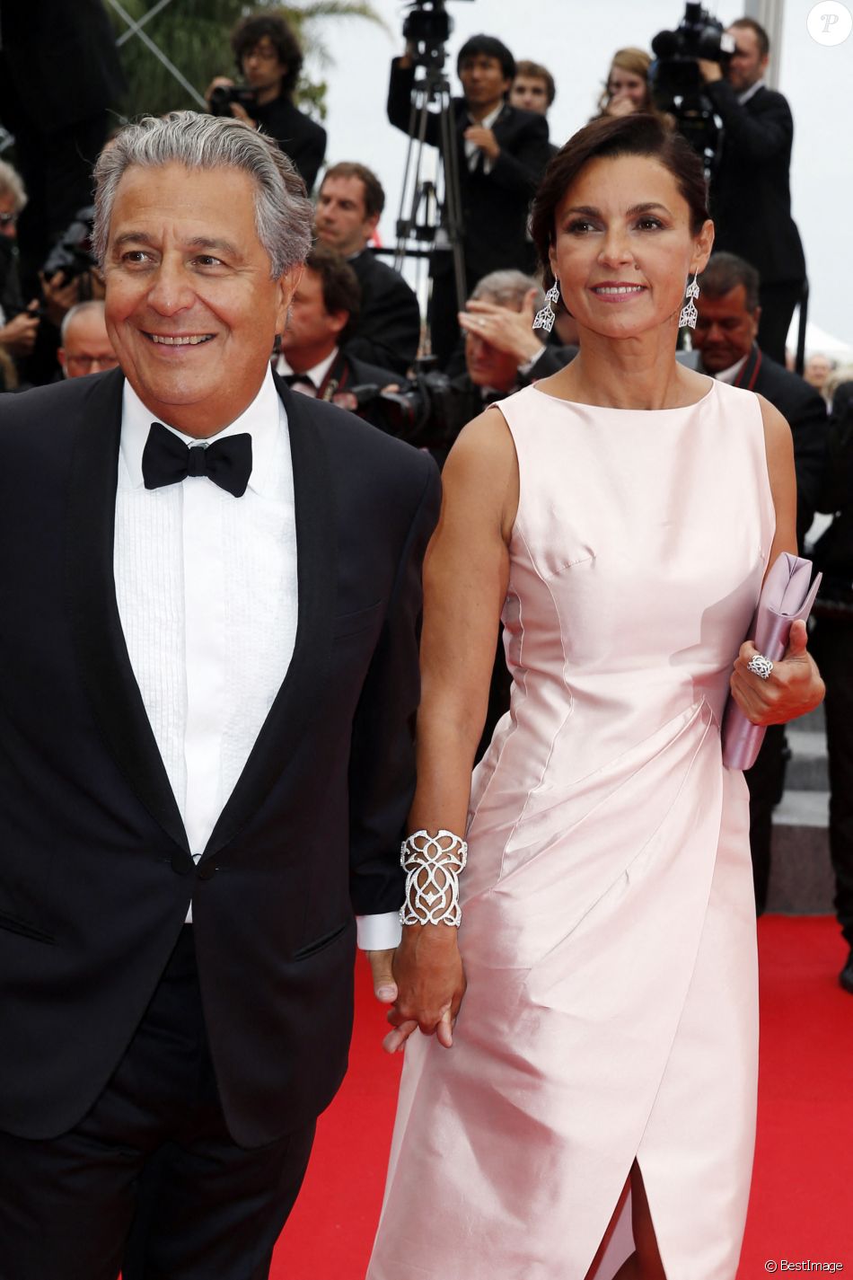 Christian Clavier et Isabelle De Araujo (Bijoux APM Monaco) Montée des marches du film Jimmy's Christian Clavier et Isabelle De Araujo (Bijoux APM Monaco) Montée des marches du film Jimmy's