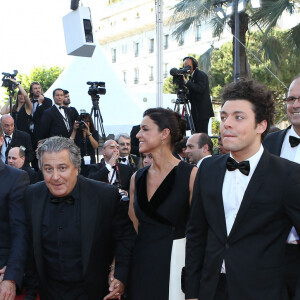 Guest, Alice David, Pierre Martin-Laval, Christian Clavier, Isabelle de Araujo, Kev Adams et Stefi Celma - Montee des marches du film "Nebraska" lors du 66eme festival du film de Cannes. Le 23 mai 2013 