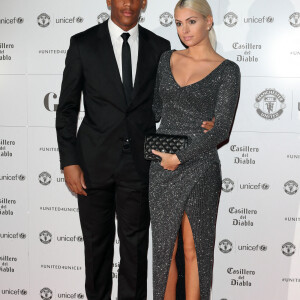 Anthony Martial et sa compagne Mélanie da Cruz sont apparus pour la première fois en public au photocall du dîner de gala "The United for UNICEF" au stade Old Trafford à Manchester, Royaume Uni, le 31 octobre 2016. 