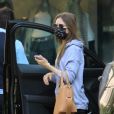 Exclusif - Lily Collins arrive à l'hôtel The Peninsula dans le quartier de Beverly Hills à Los Angeles pendant l'épidémie de coronavirus (Covid-19), le 10 octobre 2020.