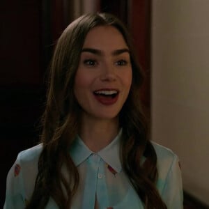 Lily Collins - Bande-annonce de la série Netflix "Emily in Paris" créée par Darren Star. Le 5 octobre 2020.