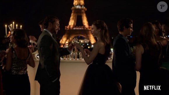 William Abadie, Lily Collins - Bande-annonce de la série Netflix "Emily in Paris" créée par Darren Star. Le 5 octobre 2020.