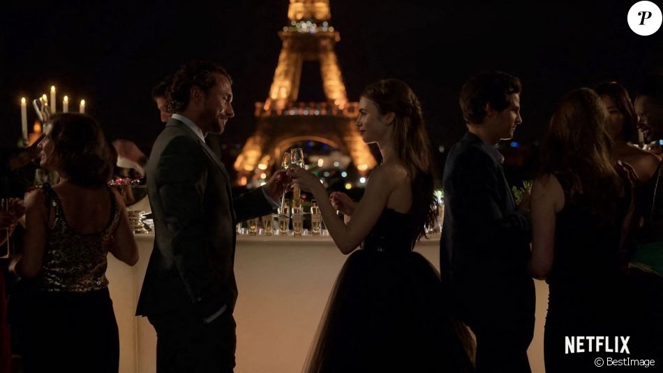 Plus Belle La Vie 5 Octobre 2021 William Abadie, Lily Collins - Bande-annonce de la série Netflix Emily