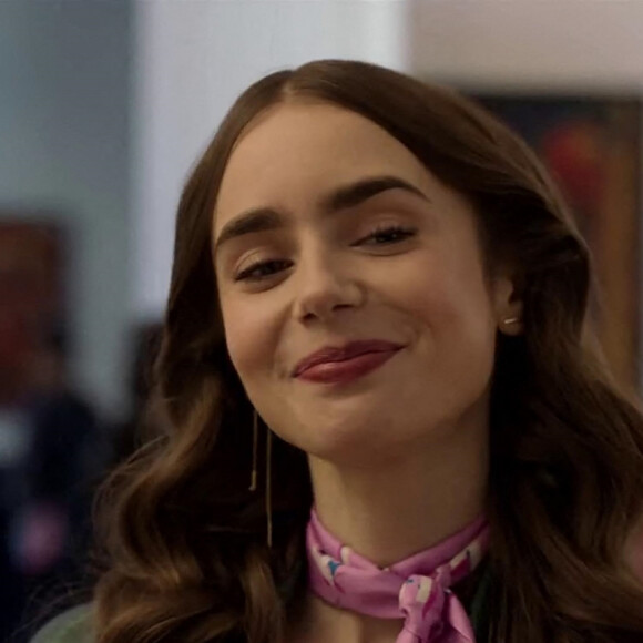 Lily Collins - Bande-annonce de la série Netflix "Emily in Paris" créée par Darren Star. Le 5 octobre 2020.