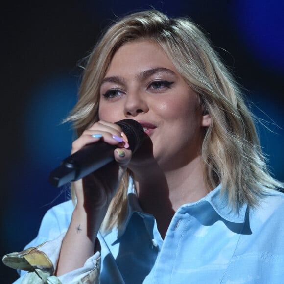 Exclusif - Louane Emera - Enregistrement de l'émission "300 Choeurs chantent Dassin" à Paris (diffusée le 16/10/20) sur France 3.  © Tiziano Da Silva / Bestimage