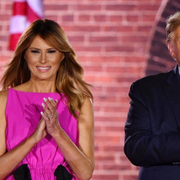 Le président américain Donald Trump et la première dame, Melania Trump - Donald Trump, accompagné de Melania Trump, et Mike Pence poursuivent la Convention nationale Républicaine au Fort McHenry à Baltimore devant leurs partisans, le 26 août 2020. 