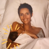 Jenaye Noah dans les bras de sa mère, le mannequin Heather Stewart-Whyte, lors de sa naissance.