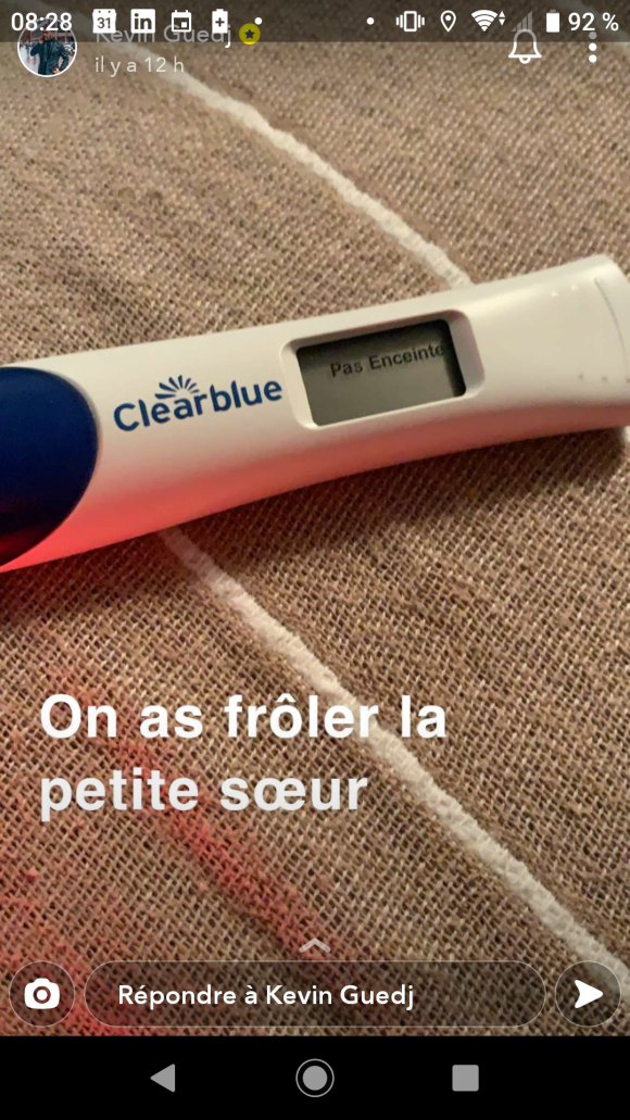 Kevin Guedj et Carla Moreau dévoilent le résultat d'un test de grossesse sur Snapchat, le 22 octobre 2020