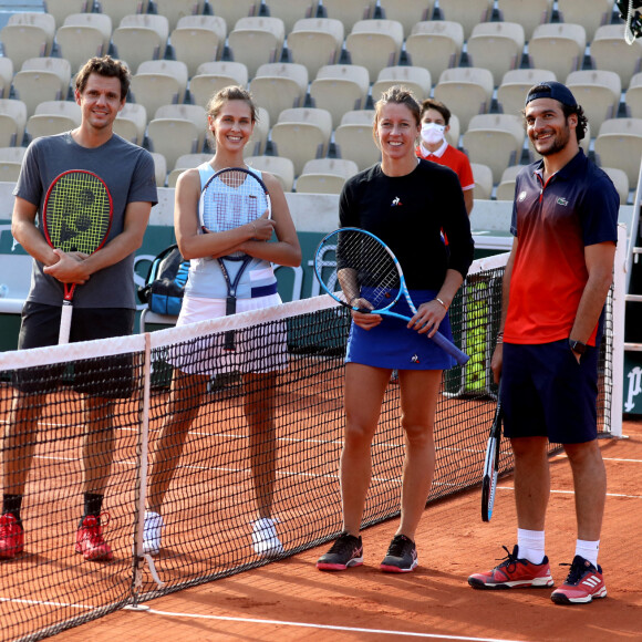 Paul-Henri Mathieu, Ophélie Meunier, Pauline Parmentier, Amir Haddad - O.Meunier et P.H.Mathieu ont remporté le tournoi de tennis du programme "Stars, Set et Match", dont la marque française "Hair rituel by Sisley" est le partenaire officiel, sur le court Simonne-Mathieu dans le cadre des Internationaux de Roland Garros à Paris. Le 7 Octobre 2020 © Dominique Jacovides / Bestimage