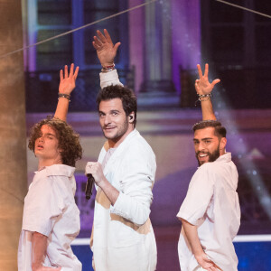 Exclusif - Amir Haddad - Enregistrement de l'émission "La chanson de l'année" dans les jardins du Palais Royal à Paris, qui sera diffusée le 12 juin sur TF1. Le 11 juin 2020 © Cyril Moreau / Bestimage