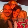 Lily Allen, ses filles et son mari David Harbour sur Instagram, été 2020.