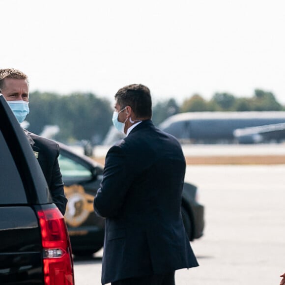 Melania Trump a rencontré Judy Buckley et Cathy Miller, praticiens de Reiki, lors d'un briefing sur l'approche thérapeutique du syndrome d'abstinence néonatale le jeudi 17 septembre 2020, à l'hôpital Concord de Concord, N.H.