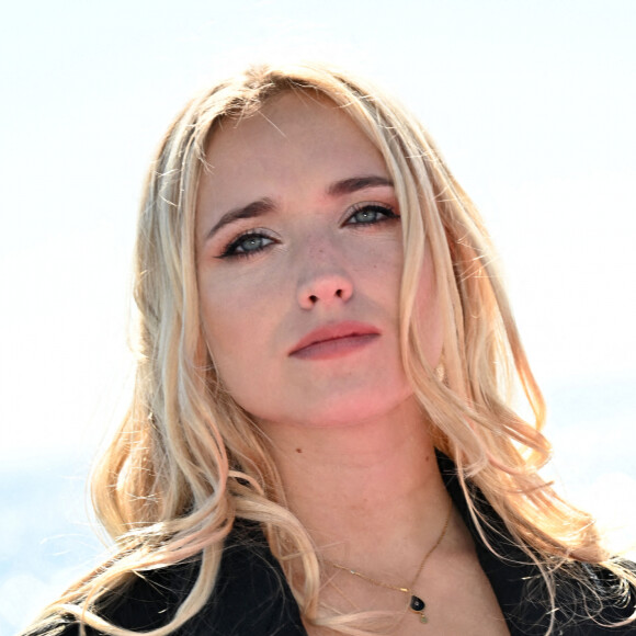 Chloé Jouannet lors du photocall de "Derby Girl" dans le cadre de Canneseries saison 3 au Palais des Festivals à Cannes le 12 octobre 2020. © Bruno Bebert / Bestimage