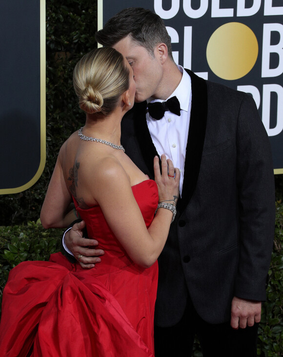 Scarlett Johansson et son fiancé Colin Jost - Photocall de la 77ème cérémonie annuelle des Golden Globe Awards au Beverly Hilton Hotel à Los Angeles, le 5 janvier 2020. 