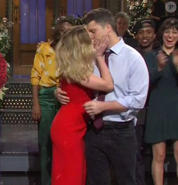 Scarlett Johansson dans l'émission Saturday Night Live avec Colin Jost