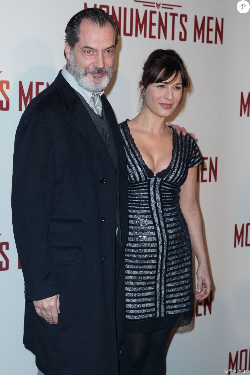 Samuel Labarthe et sa femme Helene Medigue (robe Christophe Guillarmé) - Première du film &quot;Monuments Men&quot; à l&#039;UGC Normandie à Paris.