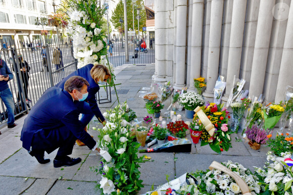 Christian Estrosi, le maire de Nice, et sa femme Laura Tenoudji Estrosi sont venus se recueillir sur le parvis de la Basilique Notre Dame de l'Assomption, le 30 octobre 2020, le lendemain de l'attentat qui a coûté la vie à 3 personnes. © Bruno Bebert / Bestimage 