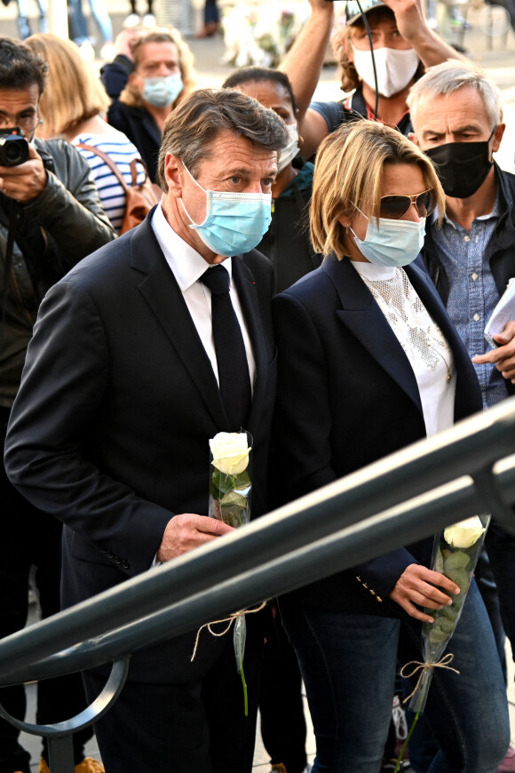 Christian Estrosi, le maire de Nice, et sa femme Laura Tenoudji Estrosi sont venus se recueillir sur le parvis de la Basilique Notre Dame de l'Assomption, le 30 octobre 2020, le lendemain de l'attentat qui a coûté la vie à 3 personnes. © Bruno Bebert / Bestimage 
