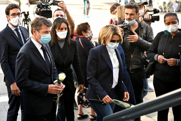 Christian Estrosi, le maire de Nice, et sa femme Laura Tenoudji Estrosi sont venus se recueillir sur le parvis de la Basilique Notre Dame de l'Assomption, le 30 octobre 2020, le lendemain de l'attentat qui a coûté la vie à 3 personnes. © Bruno Bebert / Bestimage 
