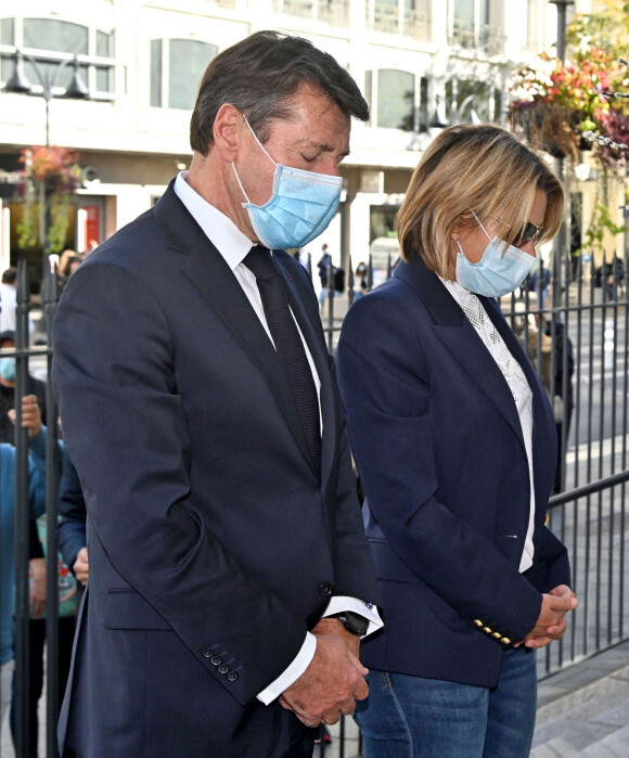 Christian Estrosi, le maire de Nice, et sa femme Laura Tenoudji Estrosi sont venus se recueillir sur le parvis de la Basilique Notre Dame de l'Assomption, le 30 octobre 2020, le lendemain de l'attentat qui a coûté la vie à 3 personnes. © Bruno Bebert / Bestimage 
