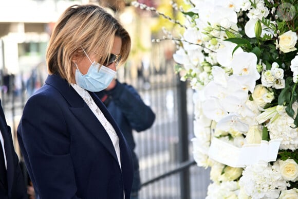 Christian Estrosi, le maire de Nice, et sa femme Laura Tenoudji Estrosi sont venus se recueillir sur le parvis de la Basilique Notre Dame de l'Assomption, le 30 octobre 2020, le lendemain de l'attentat qui a coûté la vie à 3 personnes. © Bruno Bebert / Bestimage 