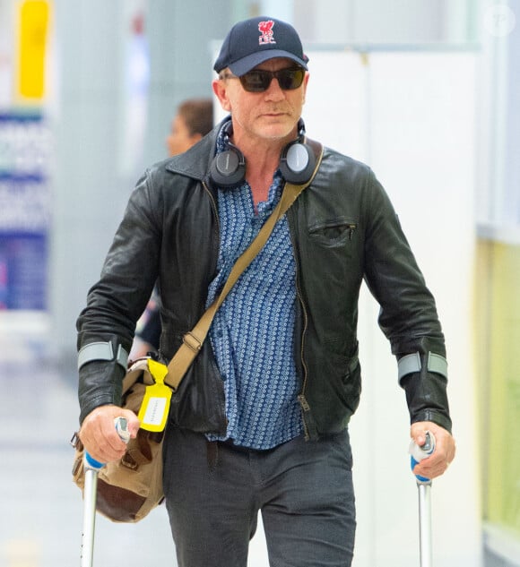 Exclusif - Daniel Craig arrive à l'aéroport JFK à New York, le 9 juin 2019.