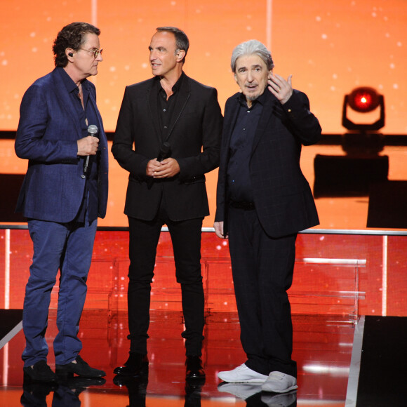 Exclusif - Francis Cabrel, Nikos Aliagas et Serge Lama - Enregistrement de l'émission TV "La Chanson Secrète 3", qui sera diffusée le vendredi 1er novembre à 21h00 sur TF1. Après le succès de la première édition, "La Chanson Secrète", présentée par N.Aliagas et produite par DMLS TV, revient sur TF1. 10 artistes ne savent rien de ce qui va se passer pour eux ! Ils ont accepté de jouer le jeu, de se laisser totalement surprendre, émouvoir, parfois même déstabiliser car ils vont découvrir en même temps que les téléspectateurs une surprise : une chanson qui leur rappelle un souvenir important de leur vie revisitée et réinterprétée par un artiste. Les téléspectateurs seront aux premières loges pour vivre ces moments d'intimité musicale rare. Et, en bonus, de nombreux invités inattendus et des proches de l'artiste assis dans le fauteuil viendront l'émouvoir. Le 25 juin 2019 © Gaffiot-Perusseau / Bestimage 