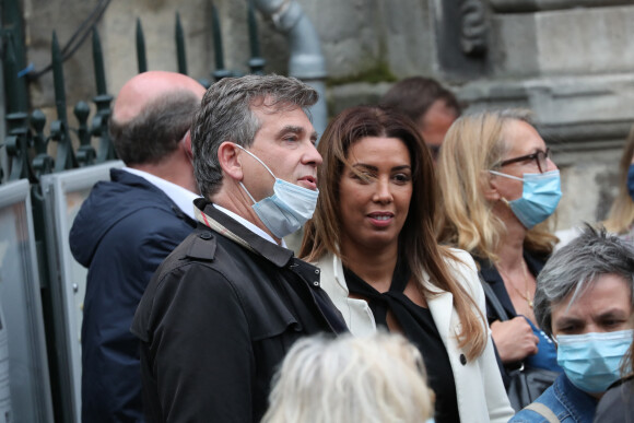 Arnaud Montebourg et sa compagne Amina Walter - Sorties - Hommage à Guy Bedos en l'église de Saint-Germain-des-Prés à Paris le 4 juin 2020.