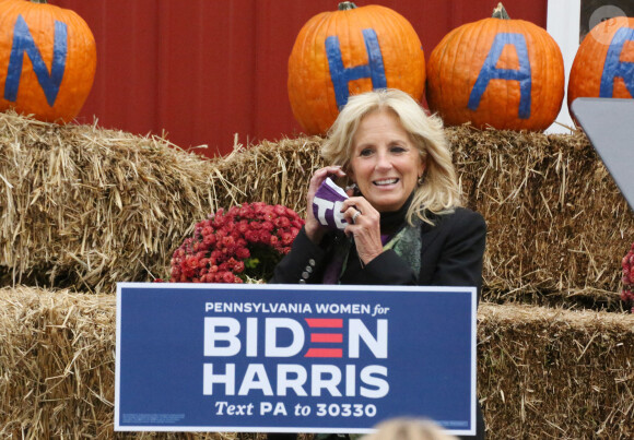 Jill Biden, la femme du candidat démocrate J. Biden, appelle au vote à Morrisville, quelques semaines avant les élections présidentielles américaines prévues le 3 novembre 2020. 