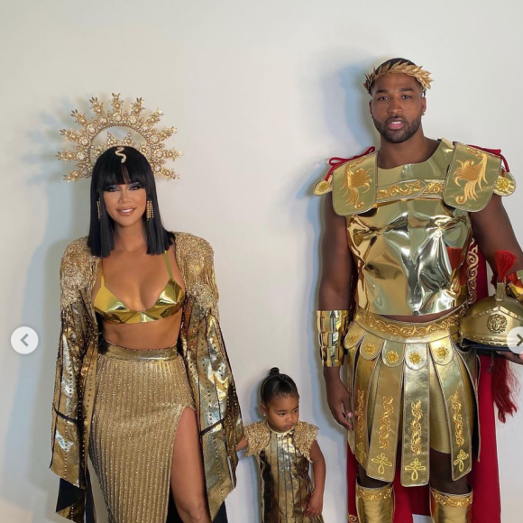 Khloé Kardashian, le basketteur Tristan Thompson et leur fille True déguisés pour Halloween. Octobre 2020.