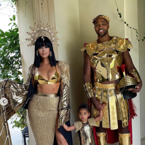 Khloé Kardashian, le basketteur Tristan Thompson et leur fille True déguisés pour Halloween. Octobre 2020.