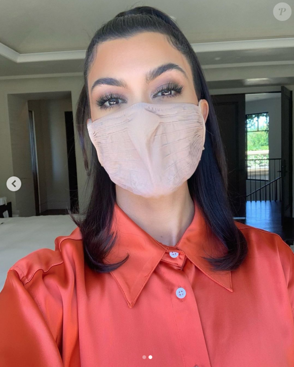 Kourtney Kardashian, visage masqué, en juillet 2020.