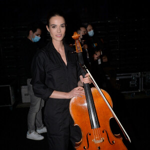 Exclusif - Catherine Robert , la compagne de Vianney - Backstage artistes - Direct de l'émission "Tous ensemble pour la musique" pour la fête de la musique 2020 à l'AccorHotels Arena à Paris le 19 juin 2020. © Cyril Moreau / Veeren Ramsamy / Bestimage