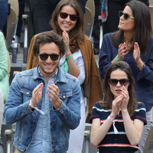 Vianney Bureau (Vianney) et sa compagne Catherine Robert - Célébrités dans les tribunes des internationaux de France de tennis de Roland Garros à Paris, France, le 9 juin 2019. © Jacovides-Moreau/Bestimage F