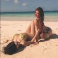 Kylie Jenner et sa grande soeur Kendall Jenner aux Bahamas. Mars 2020.