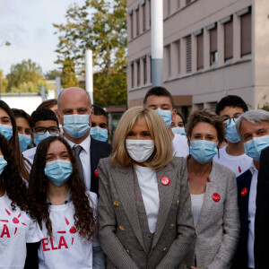 Jean-Michel Blanquer, ministre de l'Education, Richard Delepierre, maire Le Chesnay-Rocquencourt-Rocquencourt - Brigitte Macron fait une dictée aux écoliers en soutien à l'Association Européenne de Leucodystrophie (ELA), au collège Charles-Peguy, Chesnay-Rocquencourt le 12 octobre 2020. © Thomas Coex / Pool / Bestimage