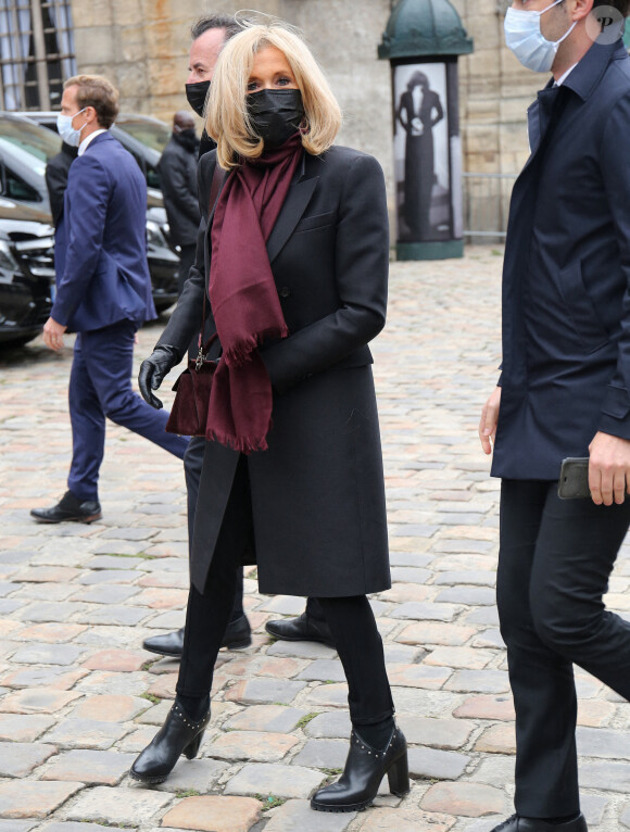 Brigitte Macron - Arrivées aux obsèques de Juliette Gréco en l'église Saint-Germain-des-Prés. Le 5 octobre 2020 © Jacovides-Moreau / Bestimage