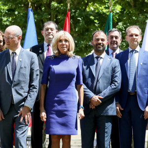 Jean-Michel Blanquer, ministre de l'éducation nationale, Brigitte Macron (photo de famille) lors de la réunion des ministres de l'éducation en marge du G7 au centre international d'études pédagogiques à Sèvres le 4 juillet 2019. © Stéphane Lemouton / Bestimage