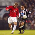 David Beckham sous le maillot de Manchester United face à Edgar Davids et la Juventus Turin en 2004.