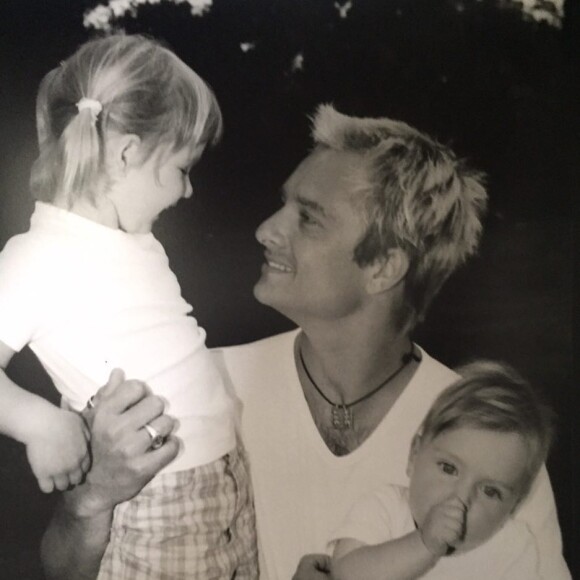 Emma Smet a publié une photo d'elle avec sa grande soeur Ilona et leur papa David Hallyday le 14 août 2018, à l'occasion de l'anniversaire de David Hallyday.