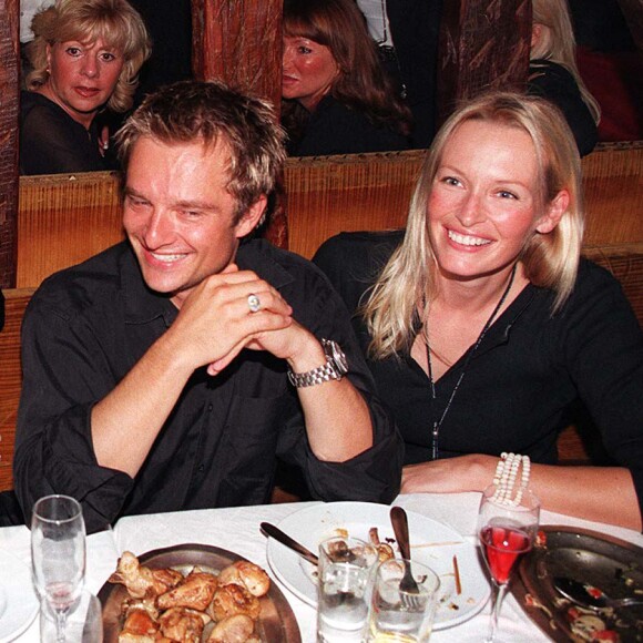 Johnny Hallyday, Laeticia Hallyday, David Hallyday et Estelle Lefébure à Paris en 1998.