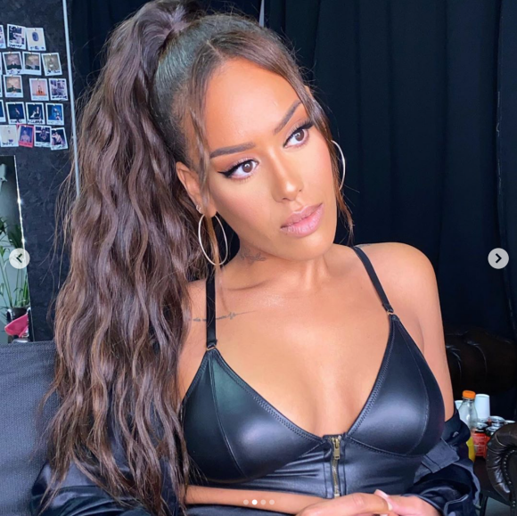 Amel Bent en tournage. Novembre 2020.