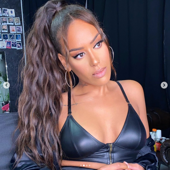 Amel Bent en tournage. Novembre 2020.