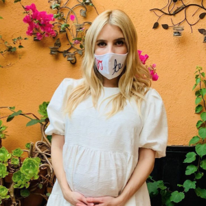 Emma Roberts, enceinte en octobre 2020.