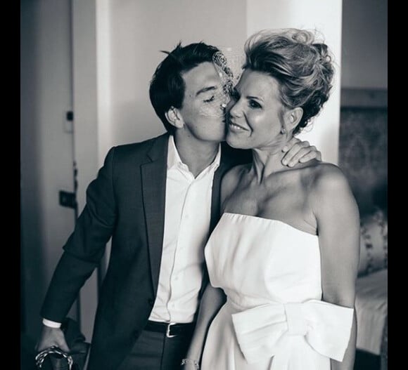 Laura Tenoudji partage des photos inédites de son mariage sur Instagram. Le 12 novembre 2020.