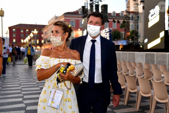 Christian Estrosi, le maire de Nice, et sa femme Laura Tenoudji Estrosi durant la présentation des équipes du Tour de France 2020 sur la place Masséna à Nice, le 27 août 2020. © Bruno Bebert / Bestimage